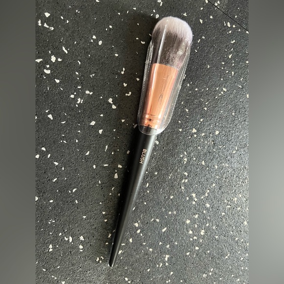 SHAINA B | BLUSH BRUSH - Picture 4 of 5